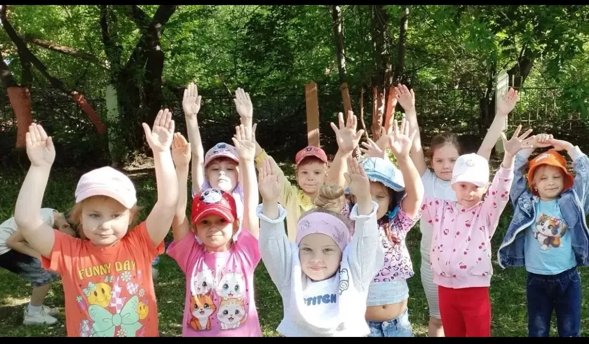 УТРО НАЧИНАЕТСЯ С ЗАРЯДКИ🤸🏃
Каждое утро в нашем детском саду начинается с зарядки, которая позволя