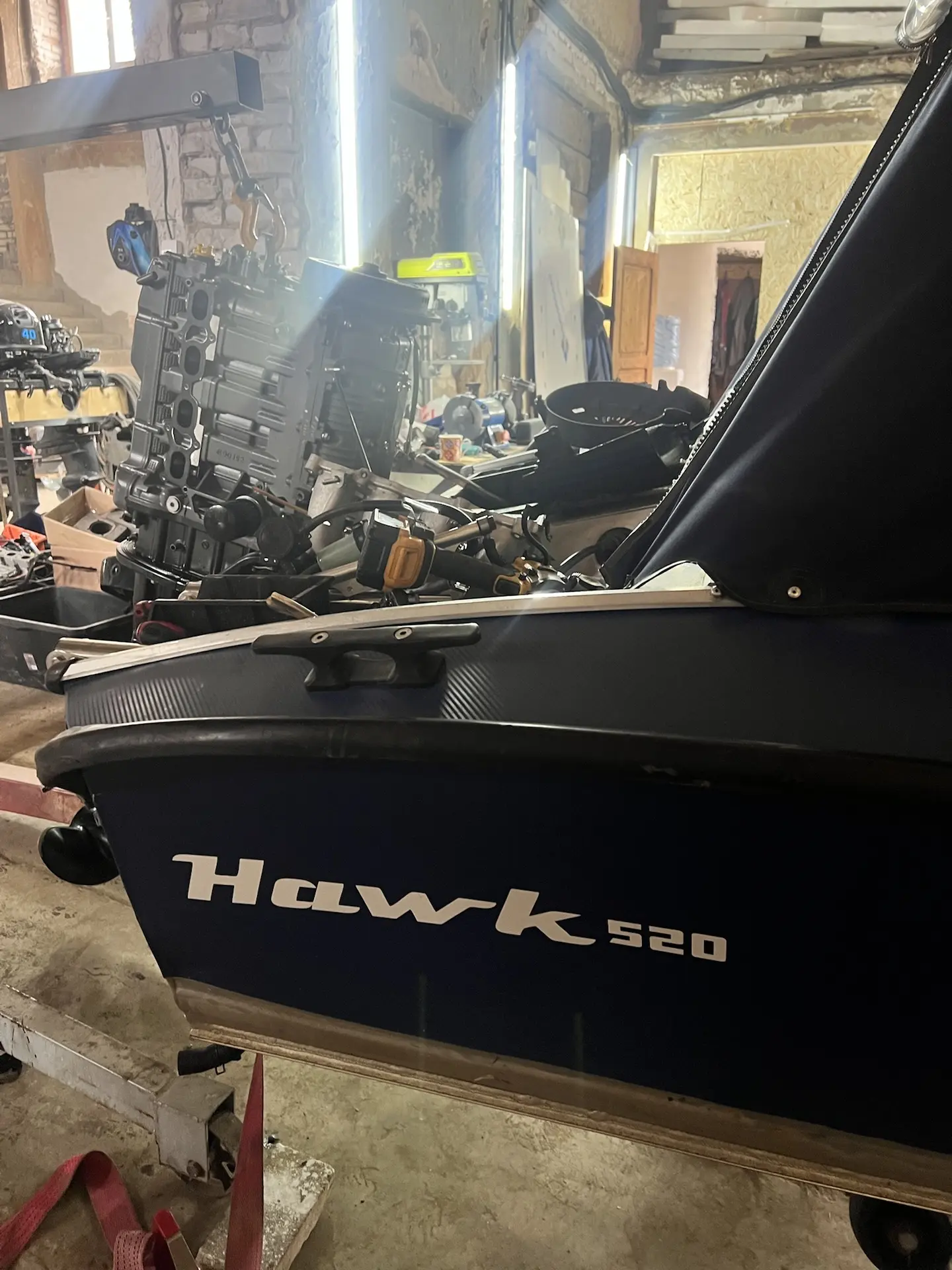 В ремонте Suzuki DF 115 после гидроудара. 
Ремонт подвесных и стационарных моторов. 

Ответим на инт