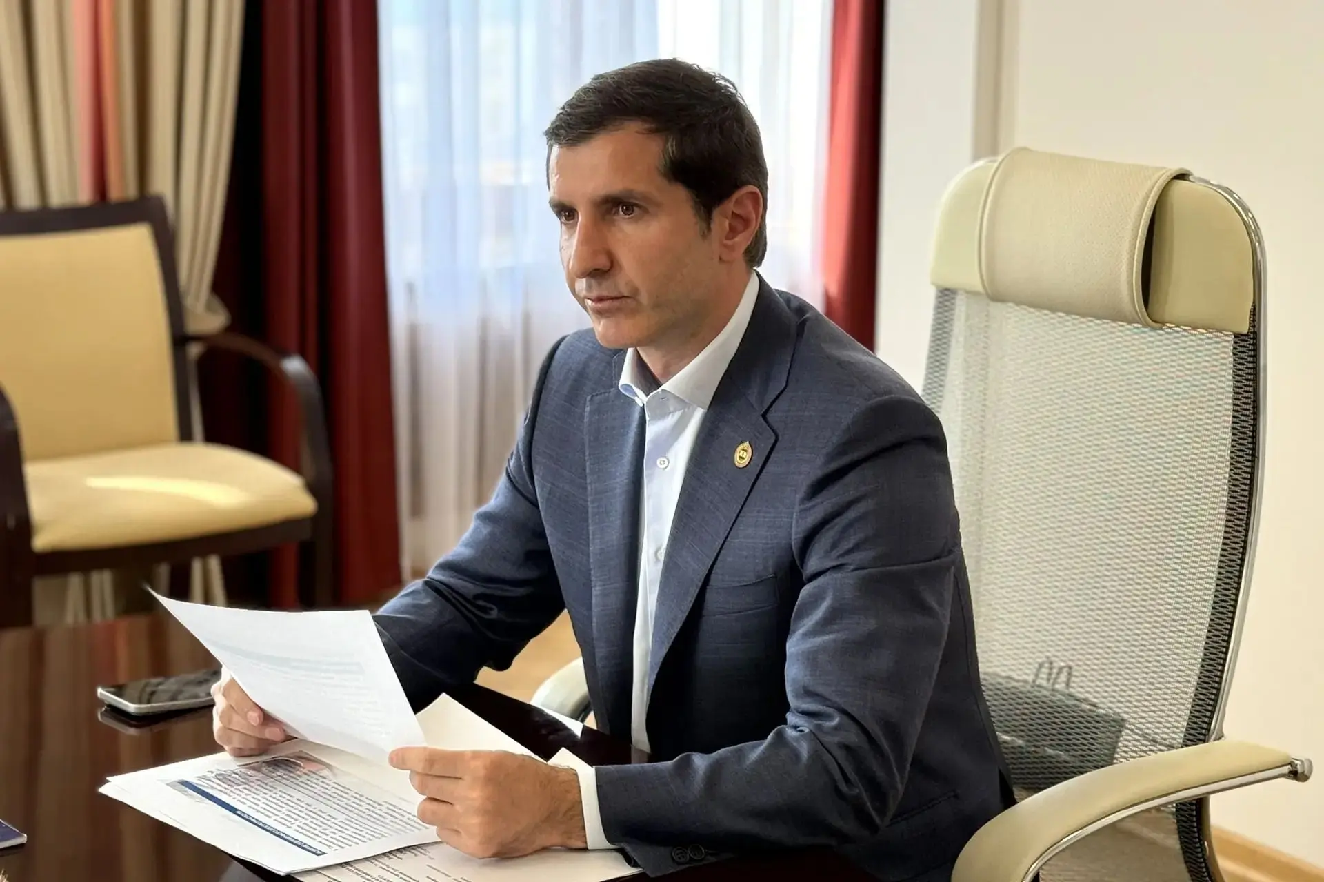 Батыр Эмеев: "Будем увеличивать количество транспорта на маршрутах, чтобы сократить вре...