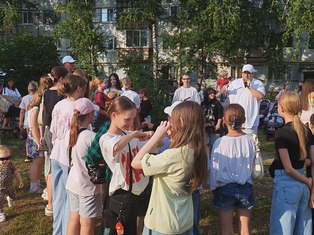 🎉 Праздник «Лето в городе»: радость и улыбки на улице 8 Марта! 🎉