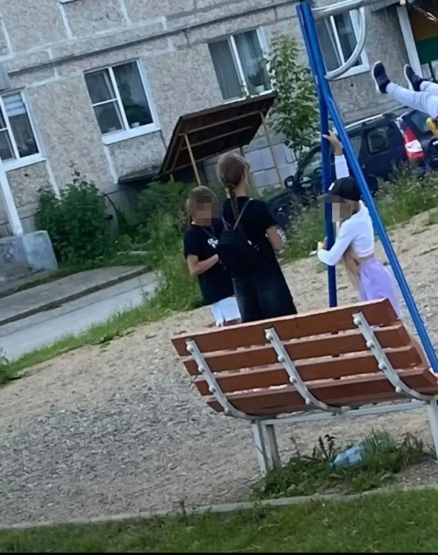 Здравствуйте! Выставите пожалуйста. Эти 3 прекрасные леди матерились как сапожники на д...
