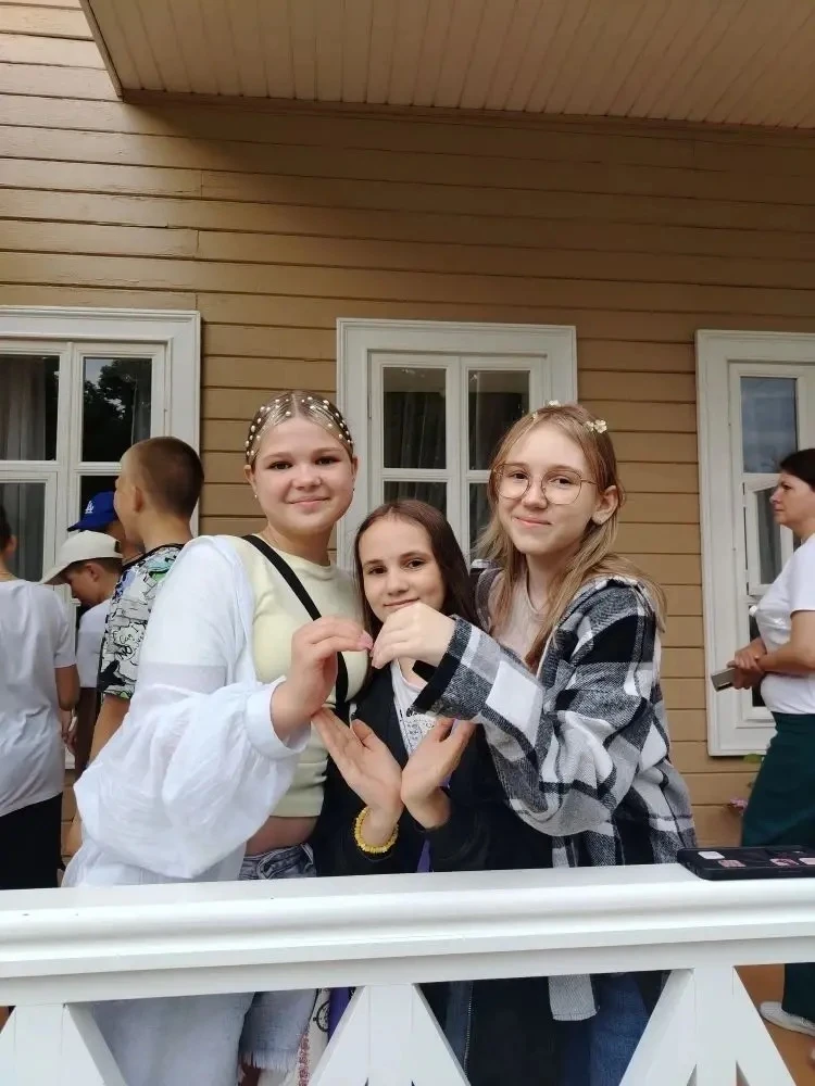 "И вижу я себя ребёнком, и кругом Родные всё места.."  24 мая ученики 5 "В" класса вместе с родителя