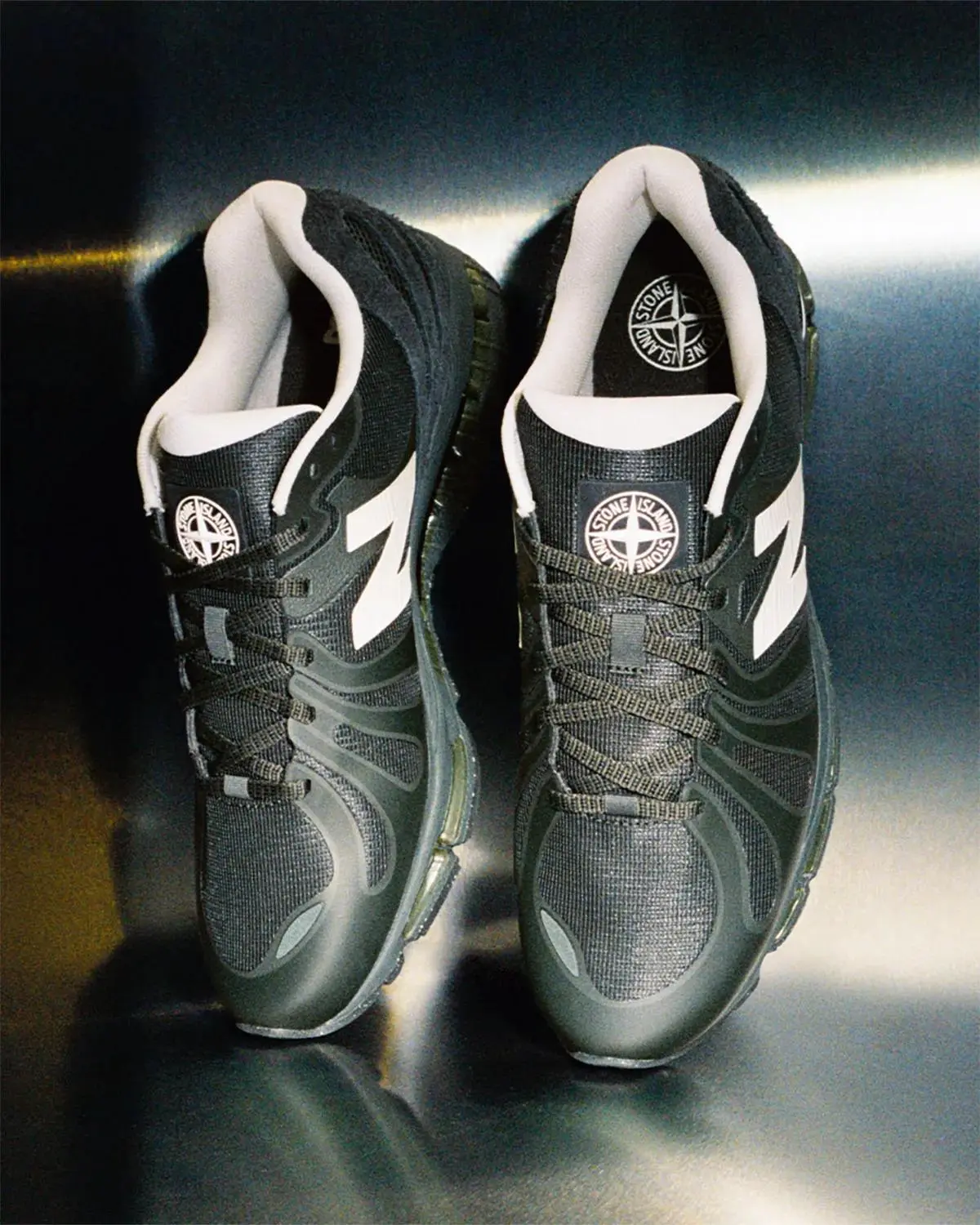 Stone Island и New Balance официально представили модель 1890 ⚽️