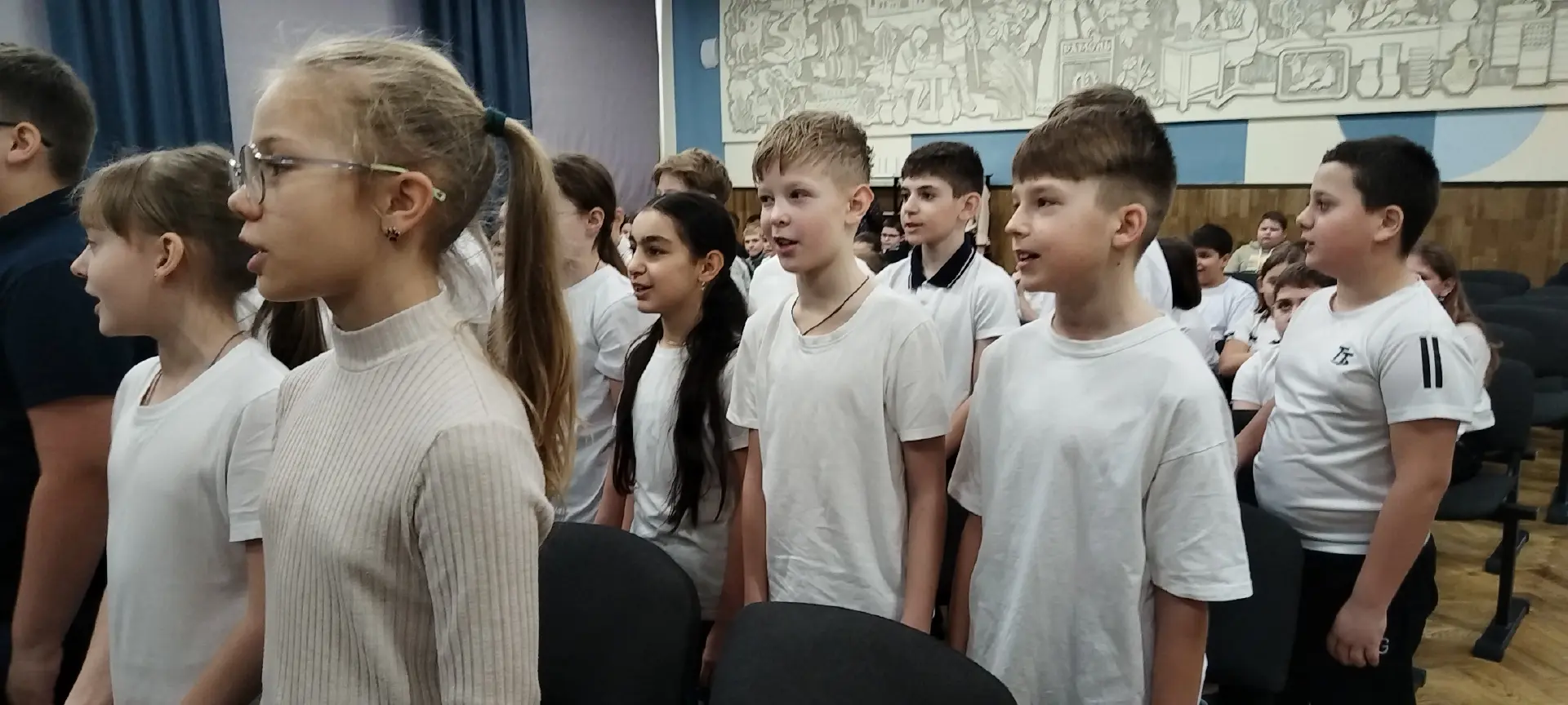 🎤 В лицее —   Песни войны...  На этой неделе в стенах  лицея царит особая атмосфера. Ученики с 3 по 