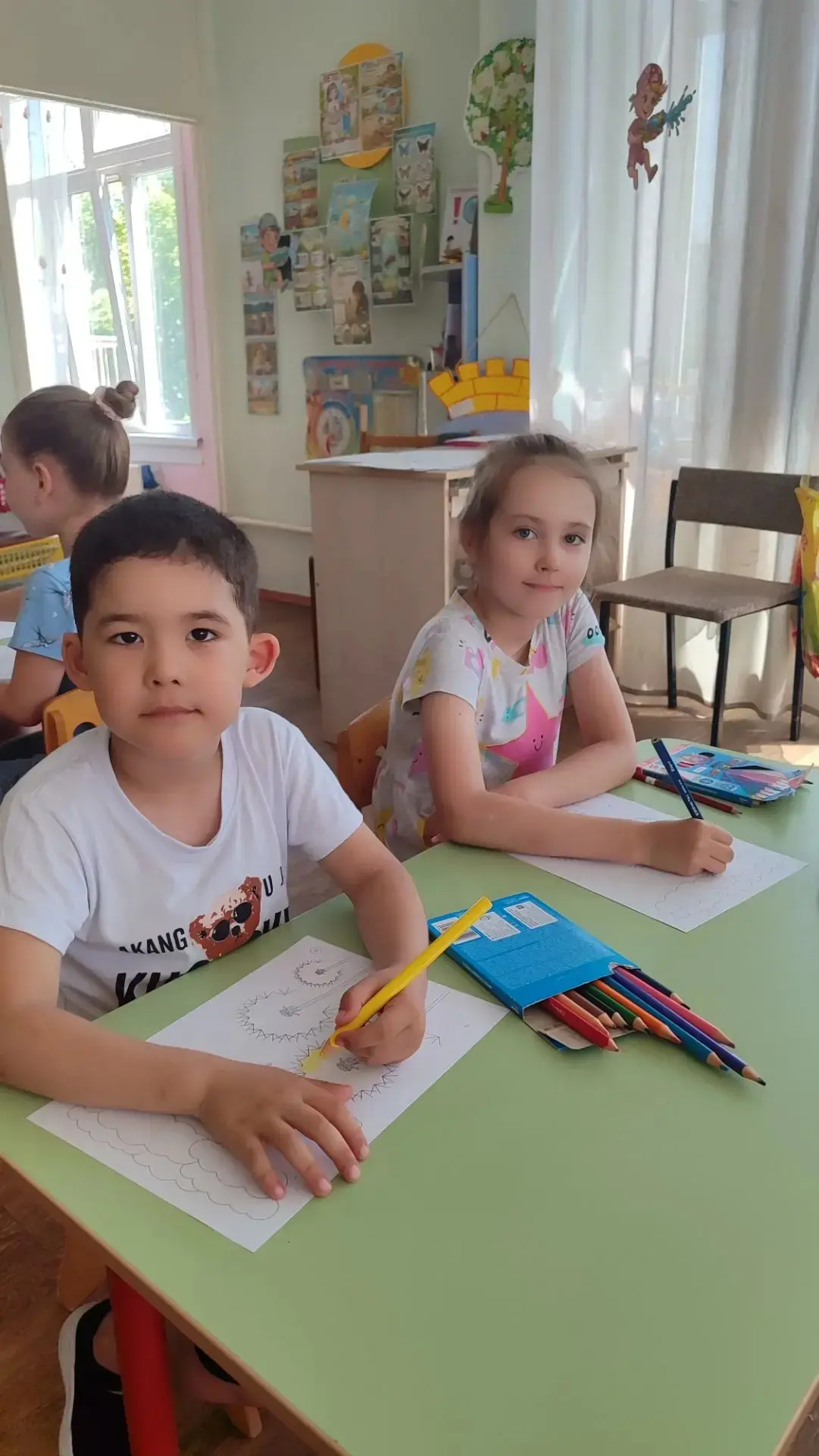 Раскрась одуванчик