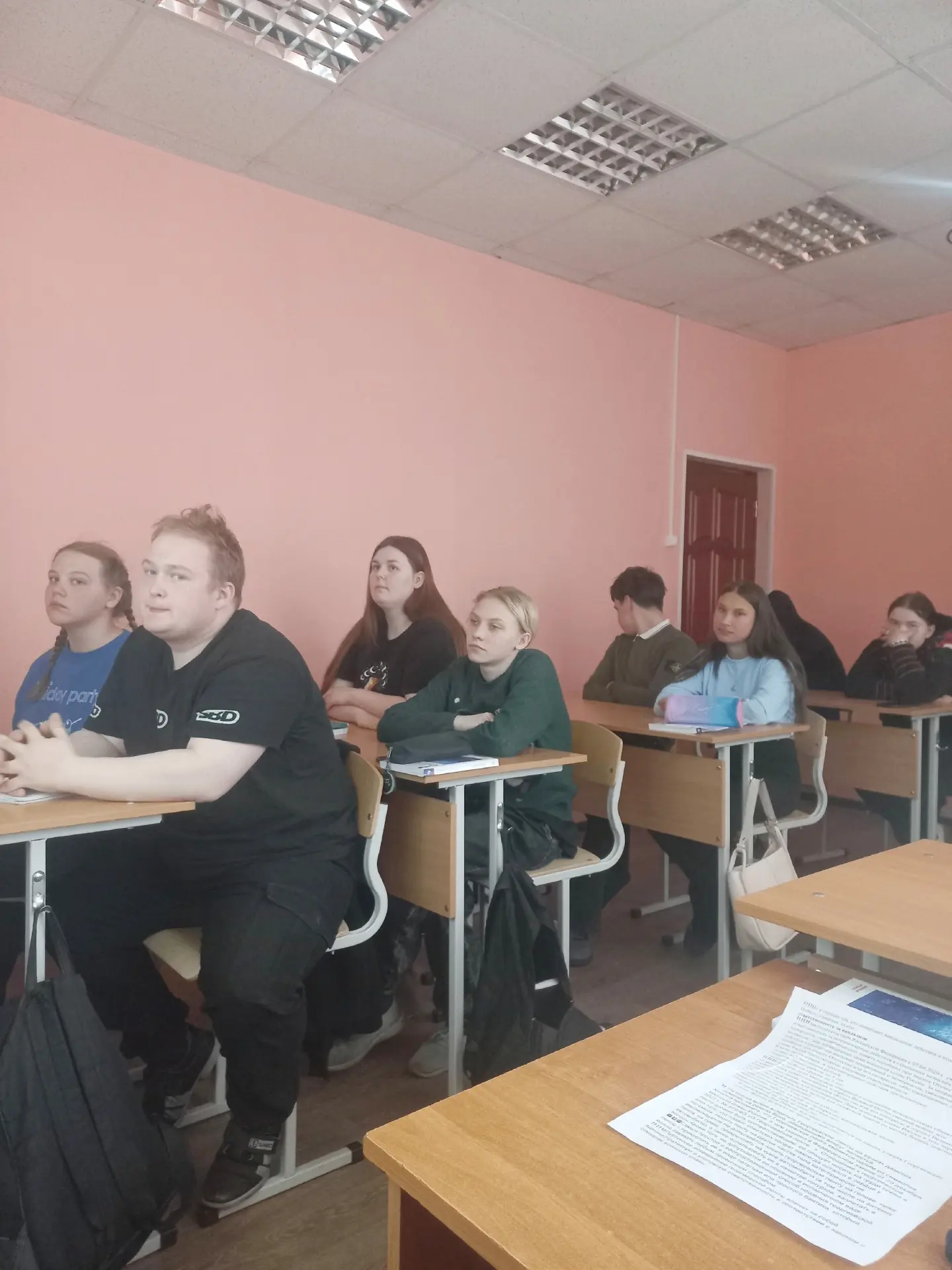 В школе прошли беседы на тему «Помним. Гордимся. Храним», направленные на формирование бережного отн