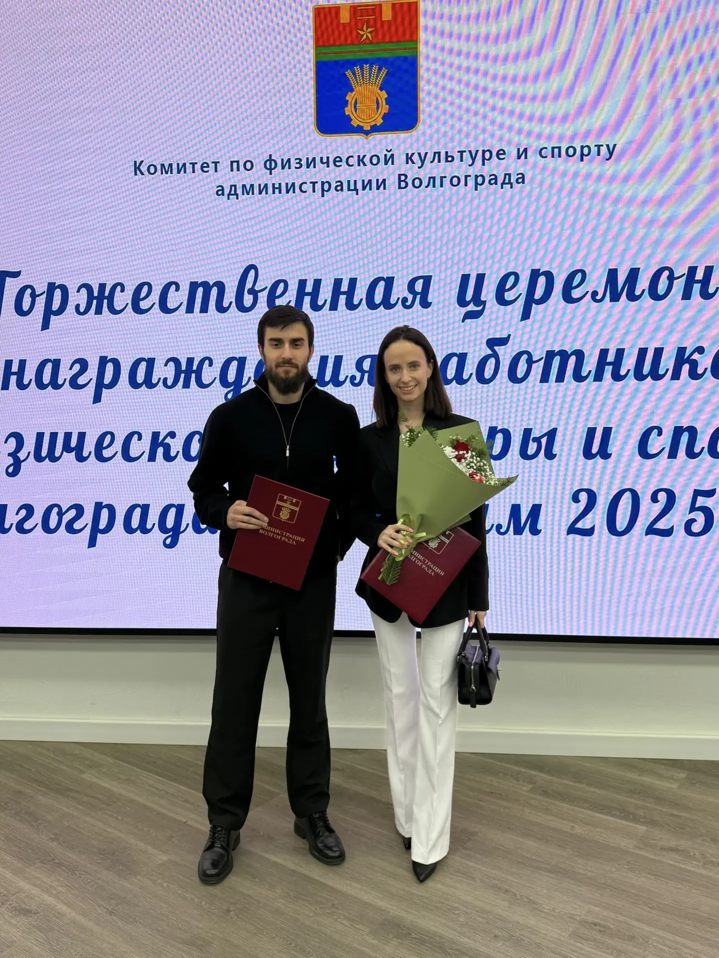 Сегодня — день наших героев не на пьедестале, а рядом с ним! 🏆