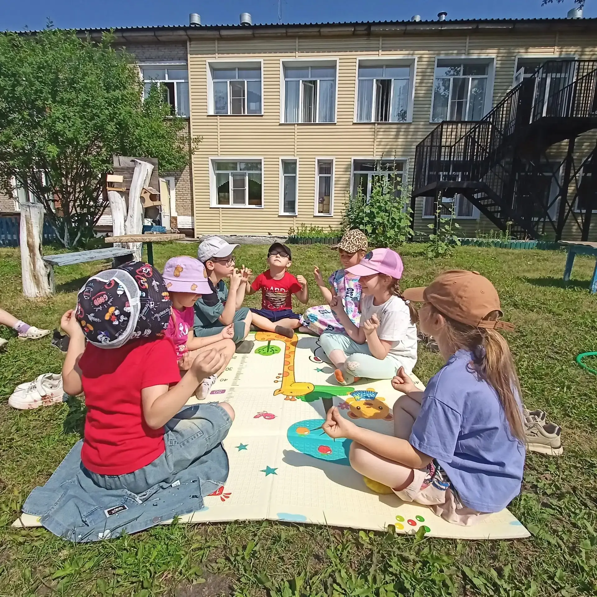 📅День "Песочные фантазии "
🧘‍♂️🧘‍♀️Игра - релаксация в подготовительной группе "На ковре самолёте