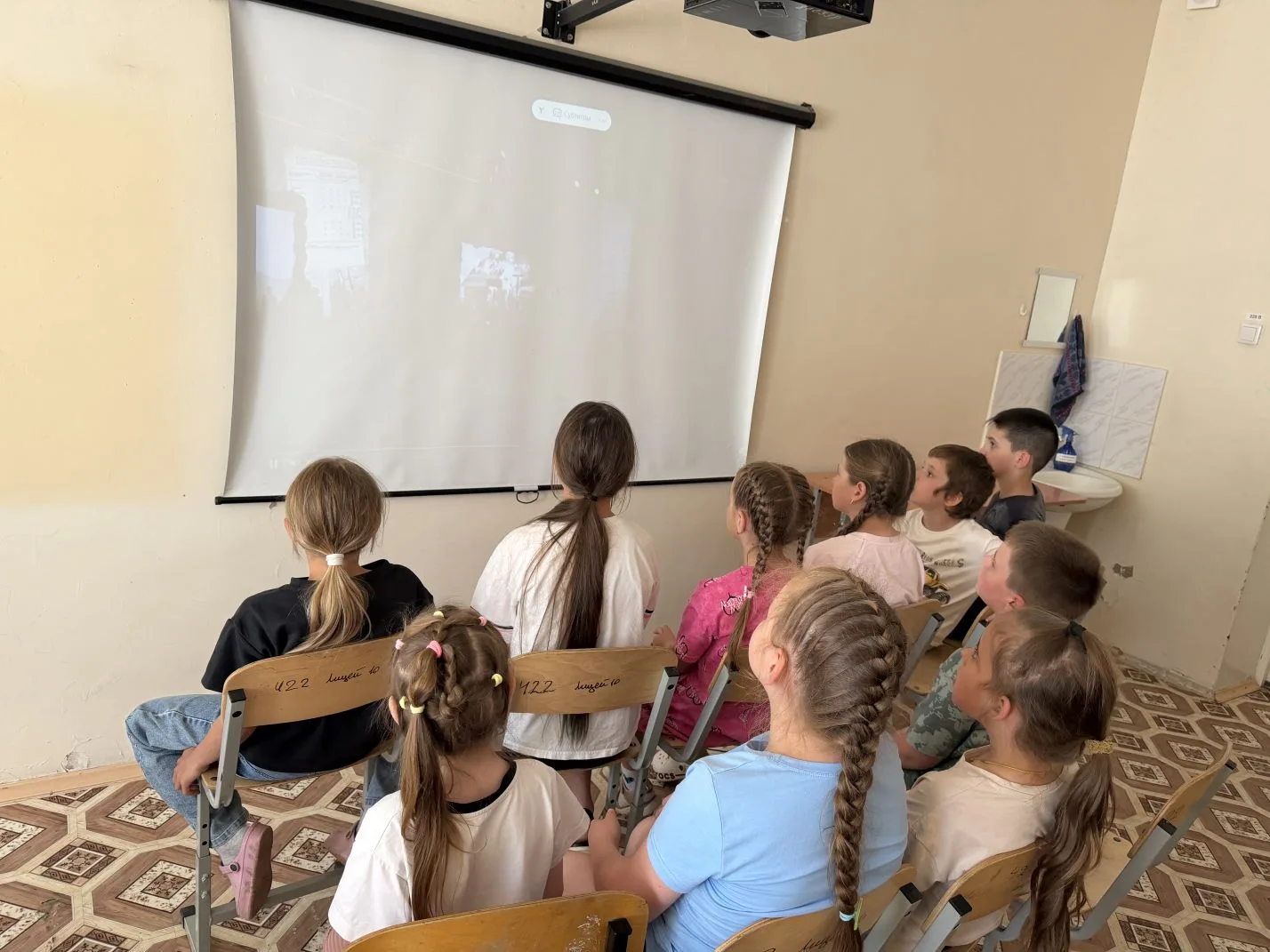 📌В преддверии Дня памяти и скорби  дети, посещающие пришкольный лагерь "Олимпиец", посмотрели видео