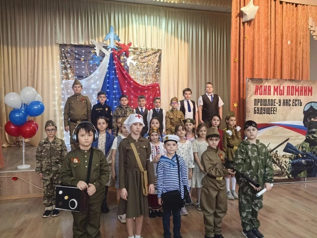 25 февраля в МБОУ СОШ № 18 прошёл патриотический вокальный конкурс «Путь к Победе»! 🎶 Это яркое собы
