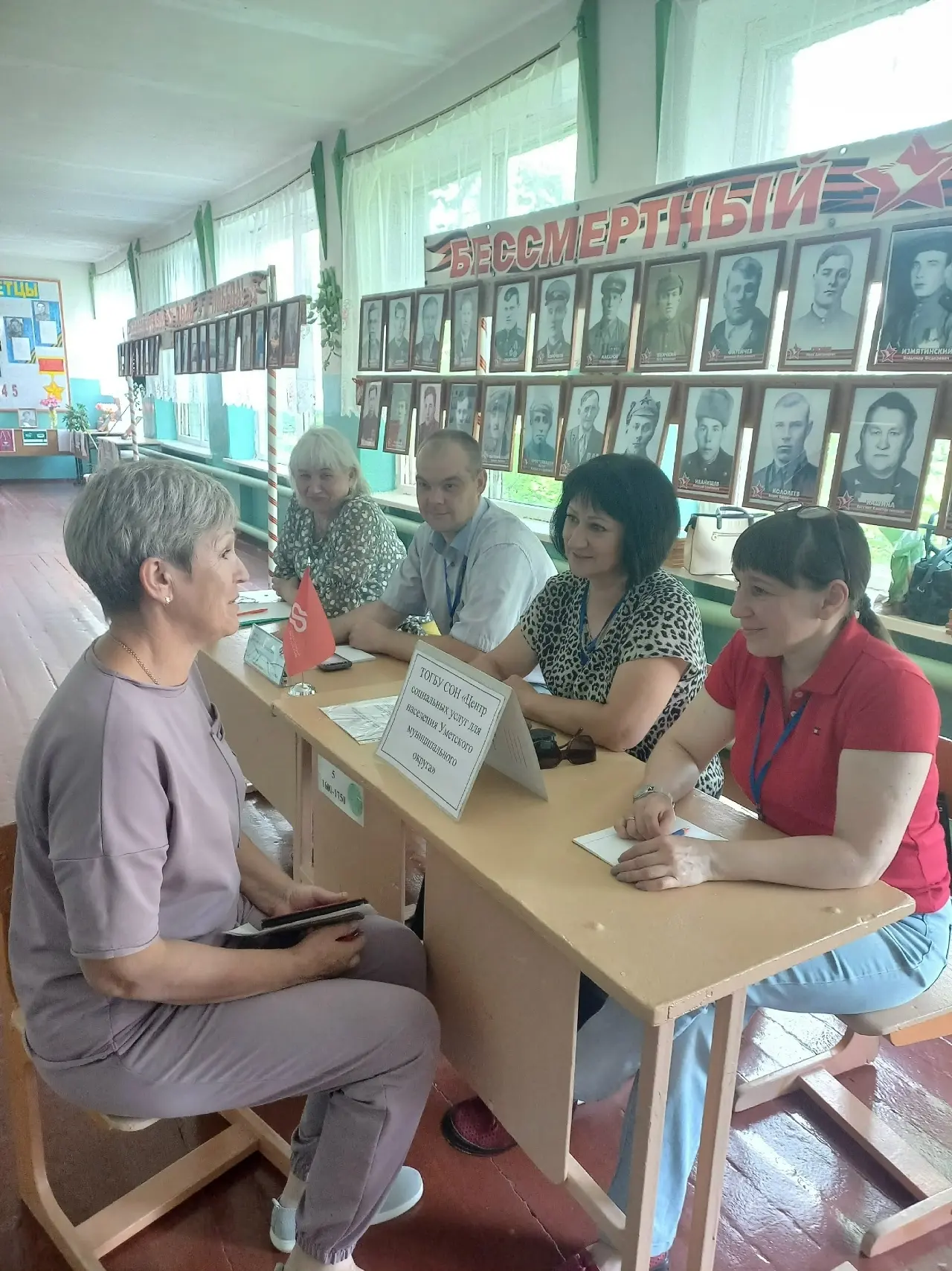 Сегодня автопоезд «Забота» посетил с. Оржевка Уметского муниципального округа. Граждане смогли пройт