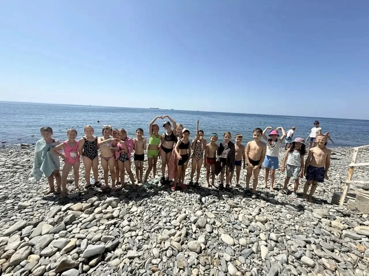 ☀️ Лето. Море. Лагерь!

Каждое утро в «Глобусе» начинается с яркого солнца и предвкушения приключени