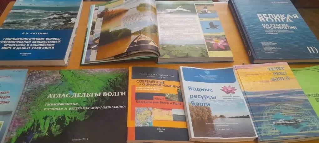 В библиотеке ИВП РАН открыта выставка «Волга – наше достояние!», приуроченная ко Дню Волги