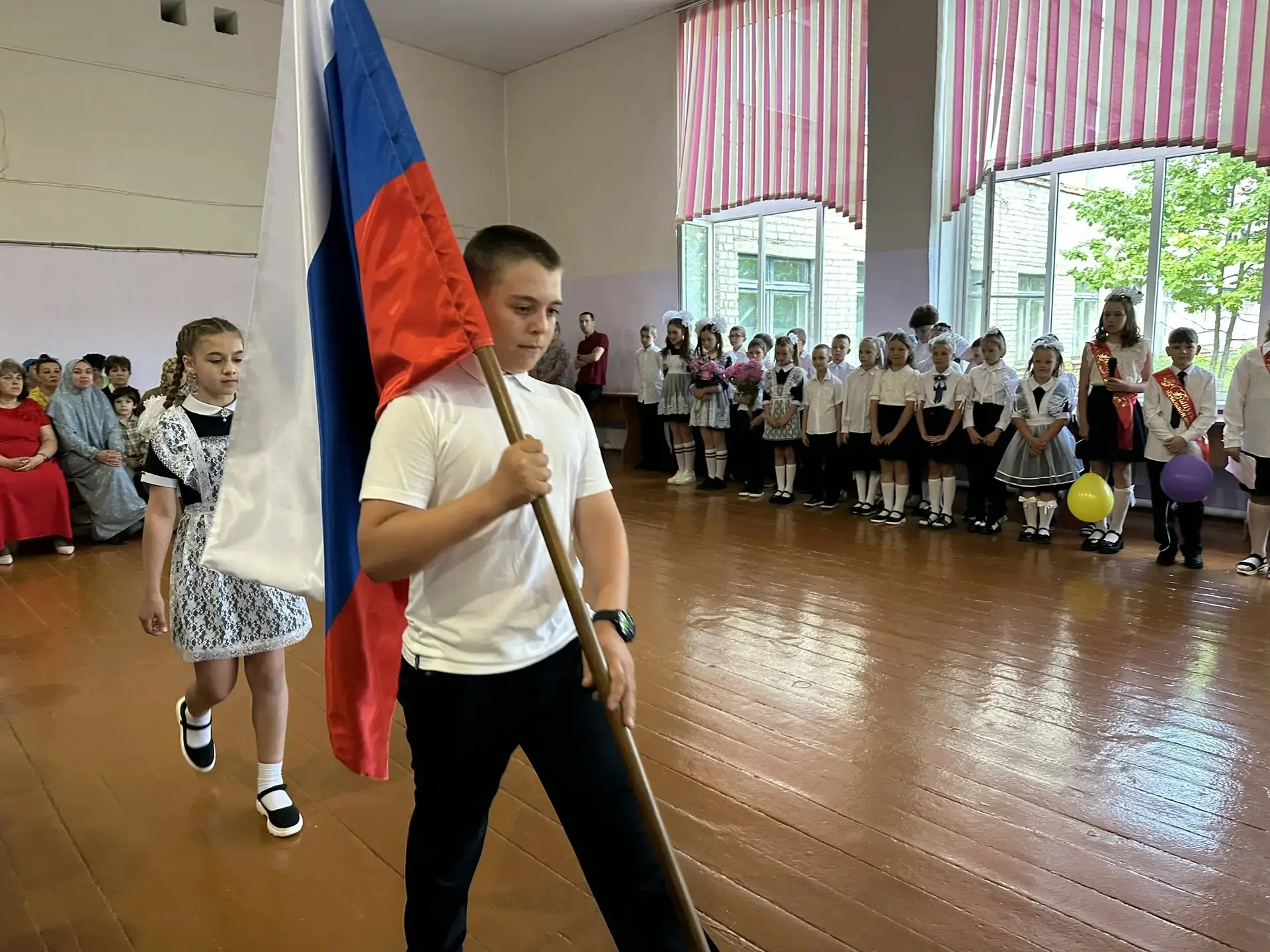 Последний звонок в МОУ-СОШ с. Дьяковка: трогательно, ярко и вдохновенно!