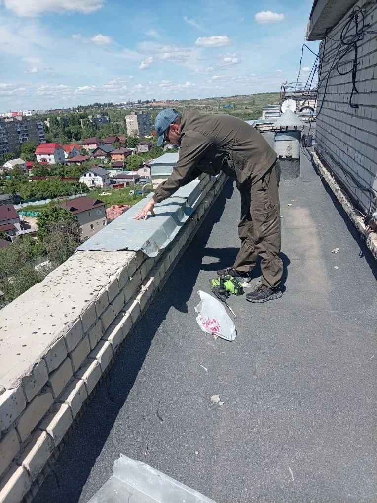 Ремонт парапетов кровли дома 27Б по ул. им. Тархова С.Ф.