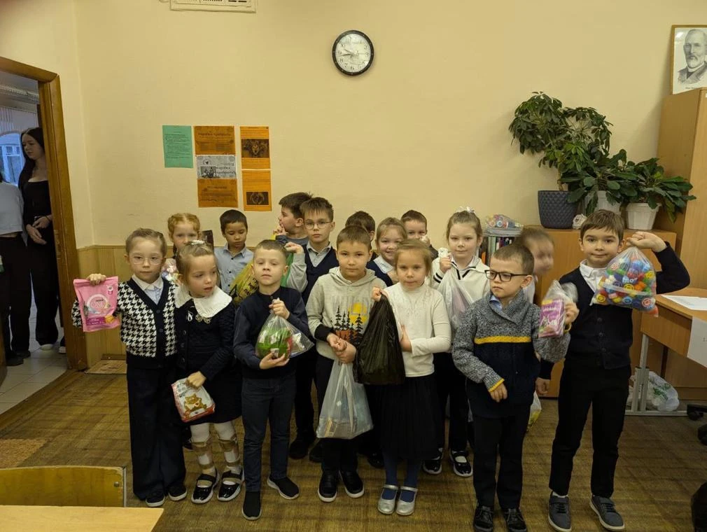 🐾 5 декабря в нашей школе состоялась благотворительная акция по сбору корма для бездомных животных «