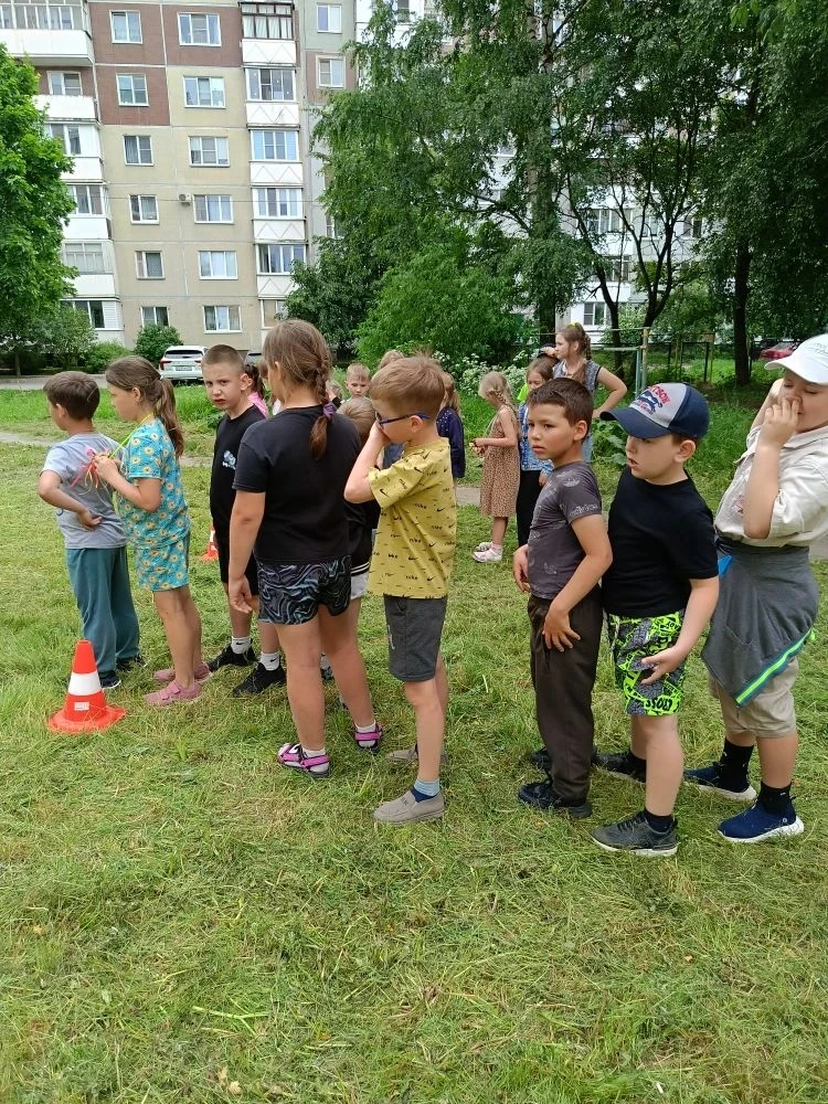 Сегодня  ребята завершили  день в школьном лагере самым активным образом — приняли участие в весёлых