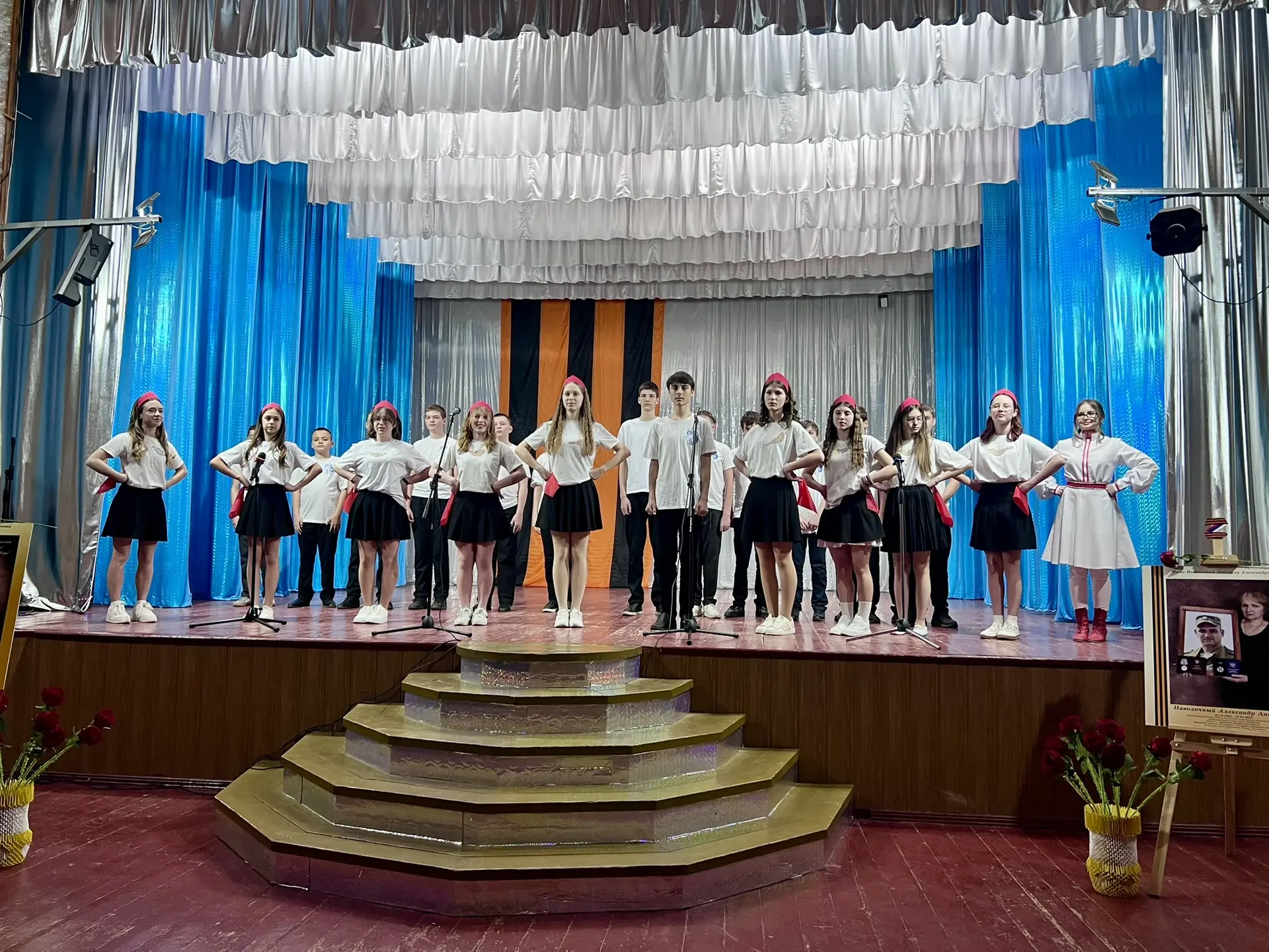 🇷🇺🕊️Ежегодный патриотический конкурс «Пою моё Отечество!» среди 7-8 классов.   💐Победителями конкурс