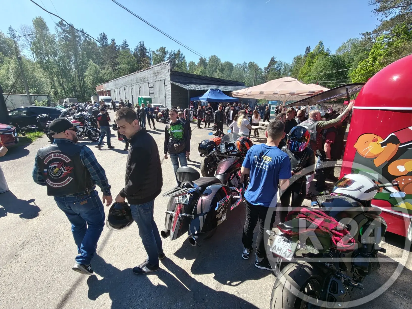 🏍 В Кингисеппе дан старт мотосезону!  Сегодня на улице Профилакторной собрались любители скорости, с