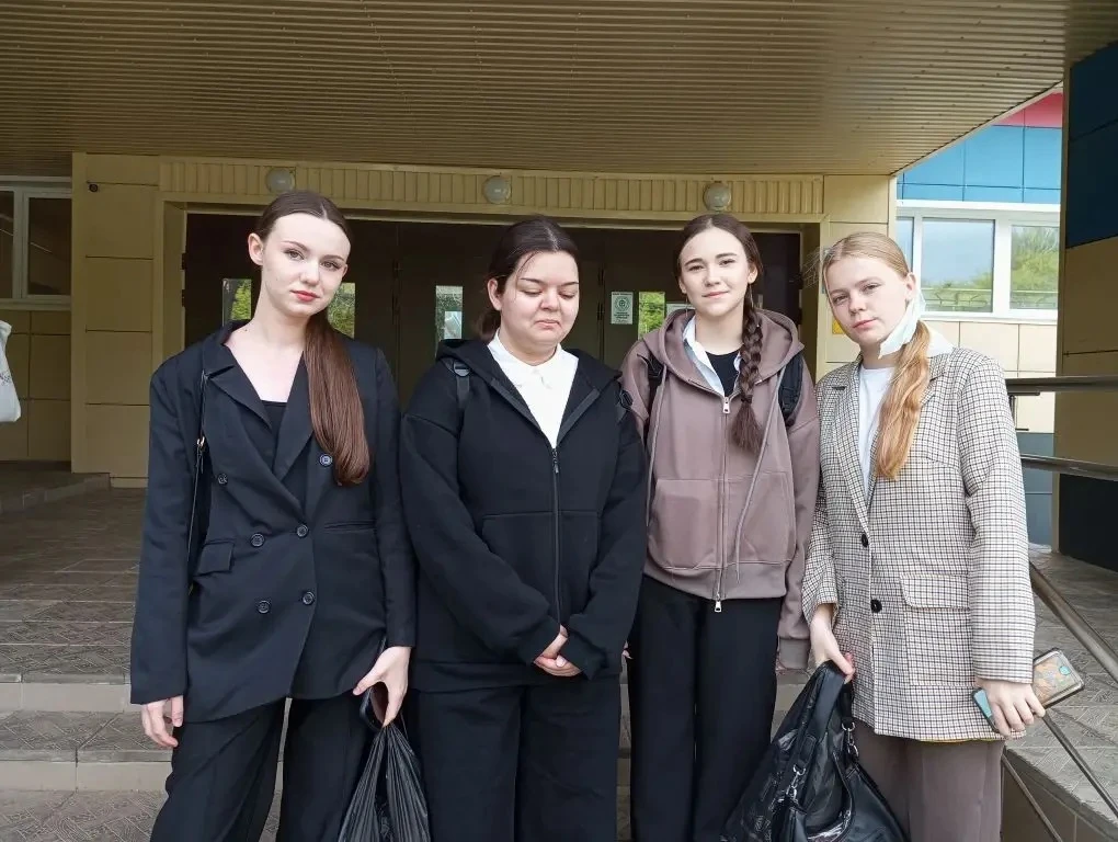 👩‍🏫 Сегодня наши одиннадцатиклассники сдают ЕГЭ по физике и обществознанию.

Учителя, родители и в
