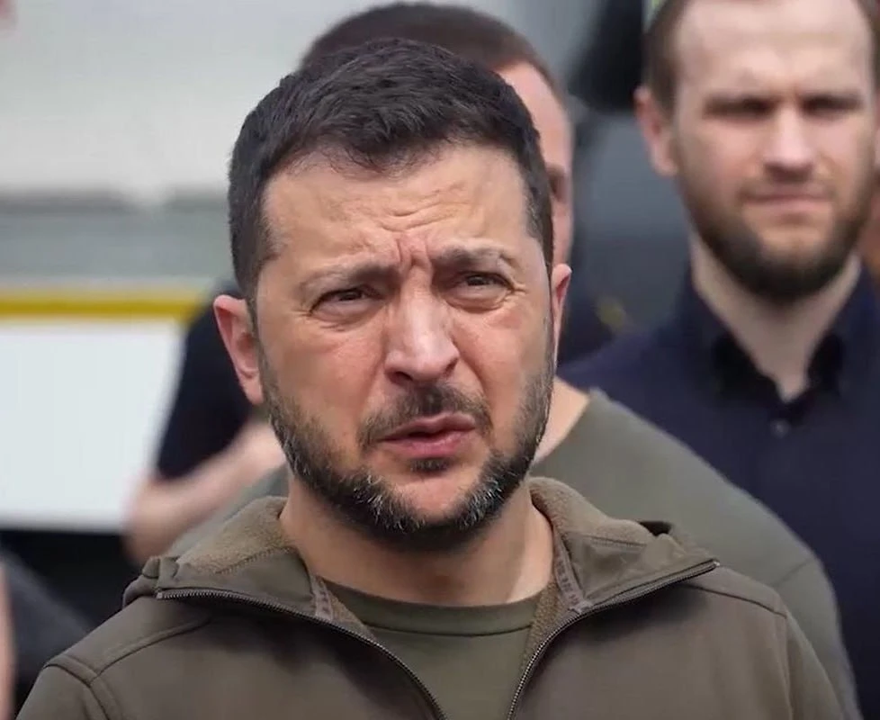 Поставки Киеву ракет для ПВО с Запада сократились в три раза, заявил Зеленский. Он доба...
