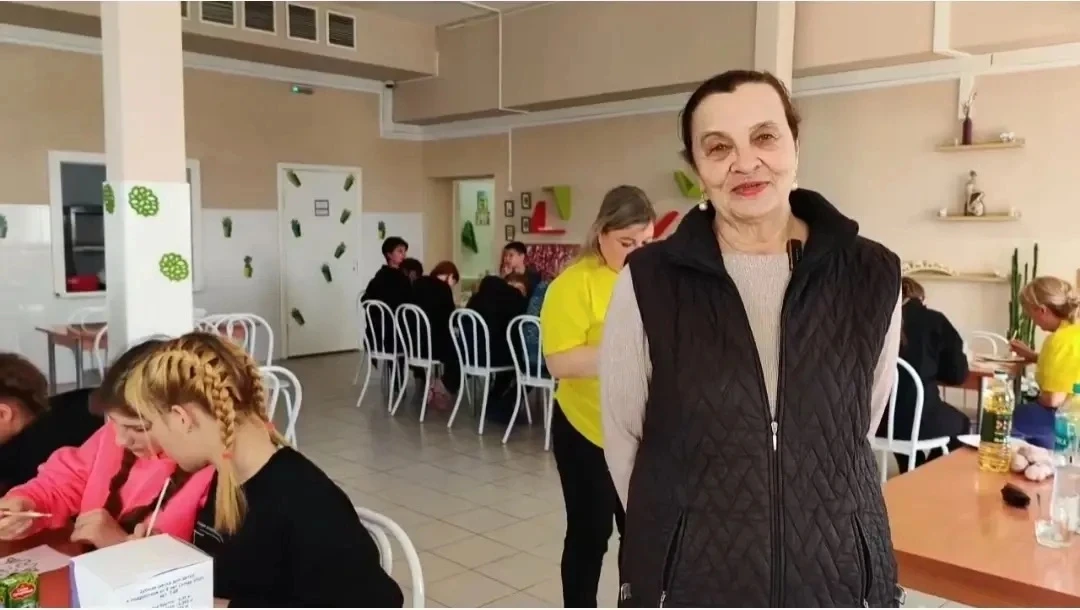 Юный волонтёр из класса 1.2  Ученик 1.2 класса Егор Моисеенко вместе с родителями  приняли участие в