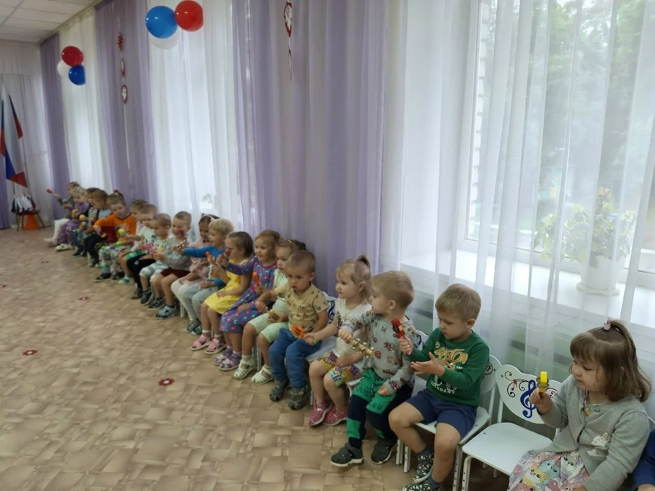 Музыка объединяет: как малыши и будущие первоклассники стали одним оркестром!