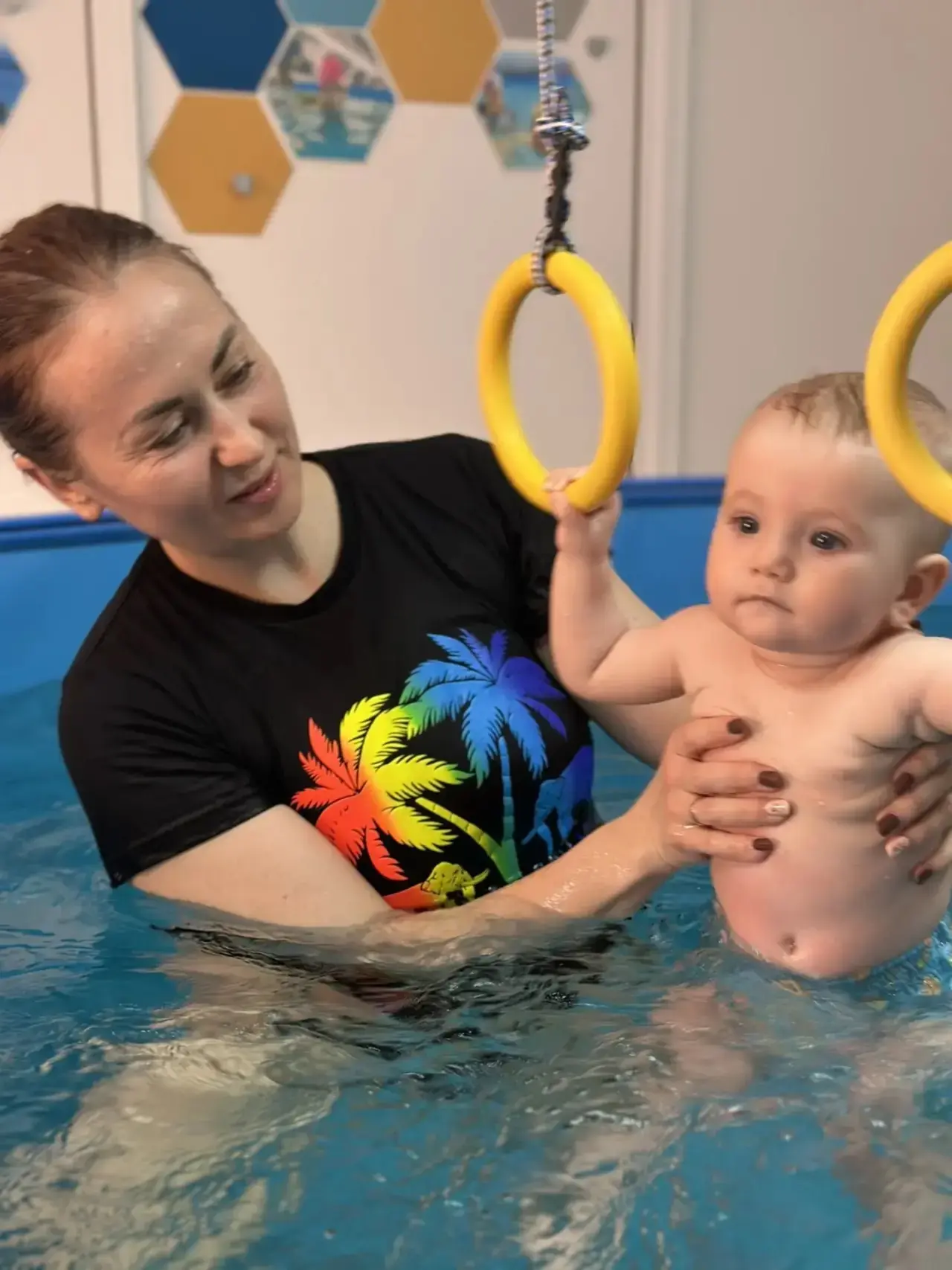 👶 Почему малыши занимаются индивидуально?

Многие родители спрашивают, почему занятия для самых мал