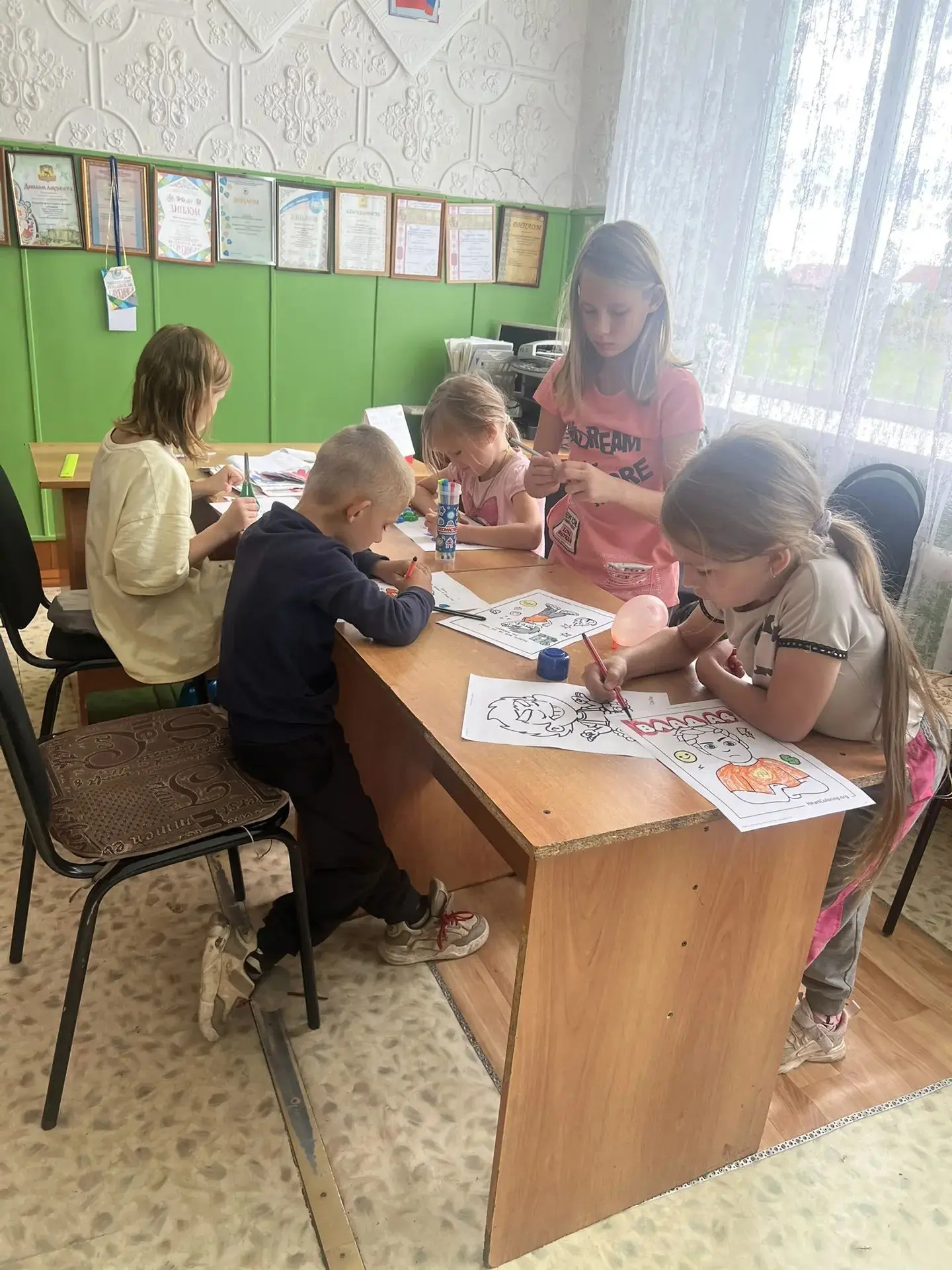 Специалисты Тешнярьского ДК провели творческий час "Мое счастливое лето".