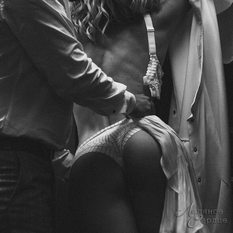 Cвoю жeнщинy никoгдa нe пpoпycтишь...Eё xoчeтcя тpoгaть...Пpoбoвaть нa вкyc...Hacлaждaт...