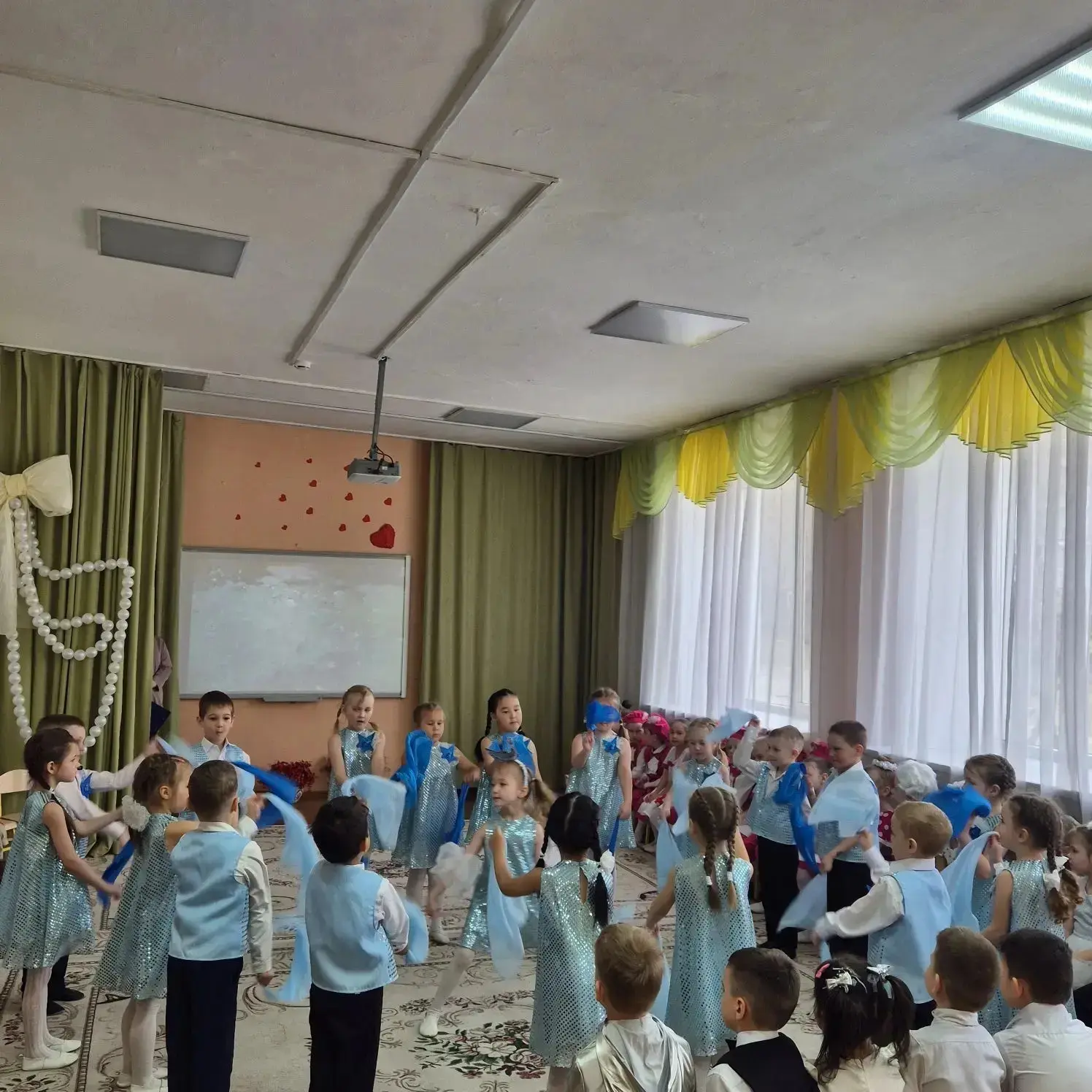 🎶 В нашем детском саду в рамках