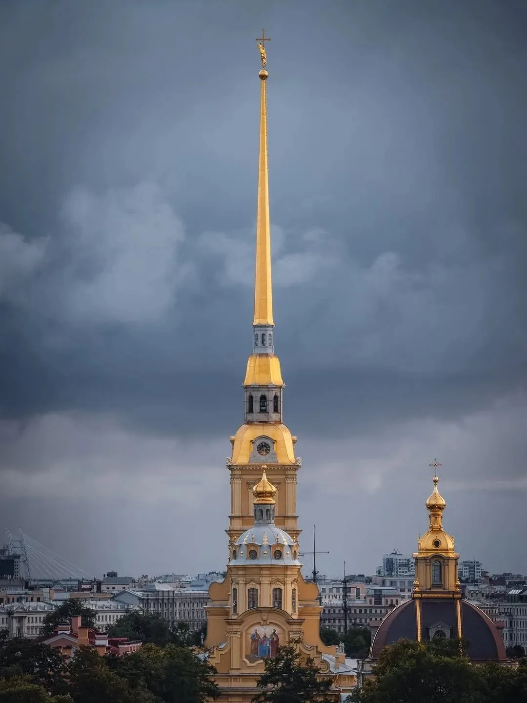 ⛪ Петропавловский собор: Каменный свидетель эпохи

В самом сердце Петербурга, на Заячьем острове, во