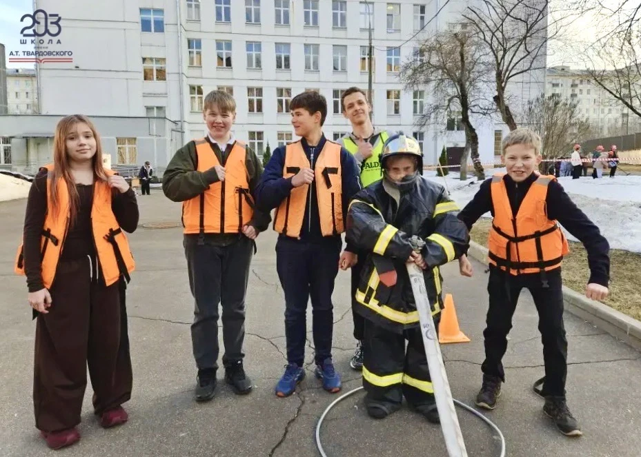 ЗАРНИЦА 2.0   🔥 26 марта в нашей школе состоялся  школьный этап военно-патриотической игры «Зарница 