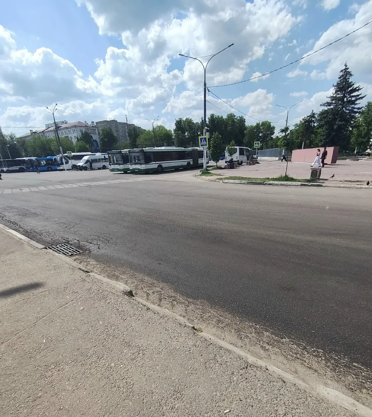 Хотите узнать, как работает наша автоколонна? Честно говоря, работает отвратительно!

На линию выпус