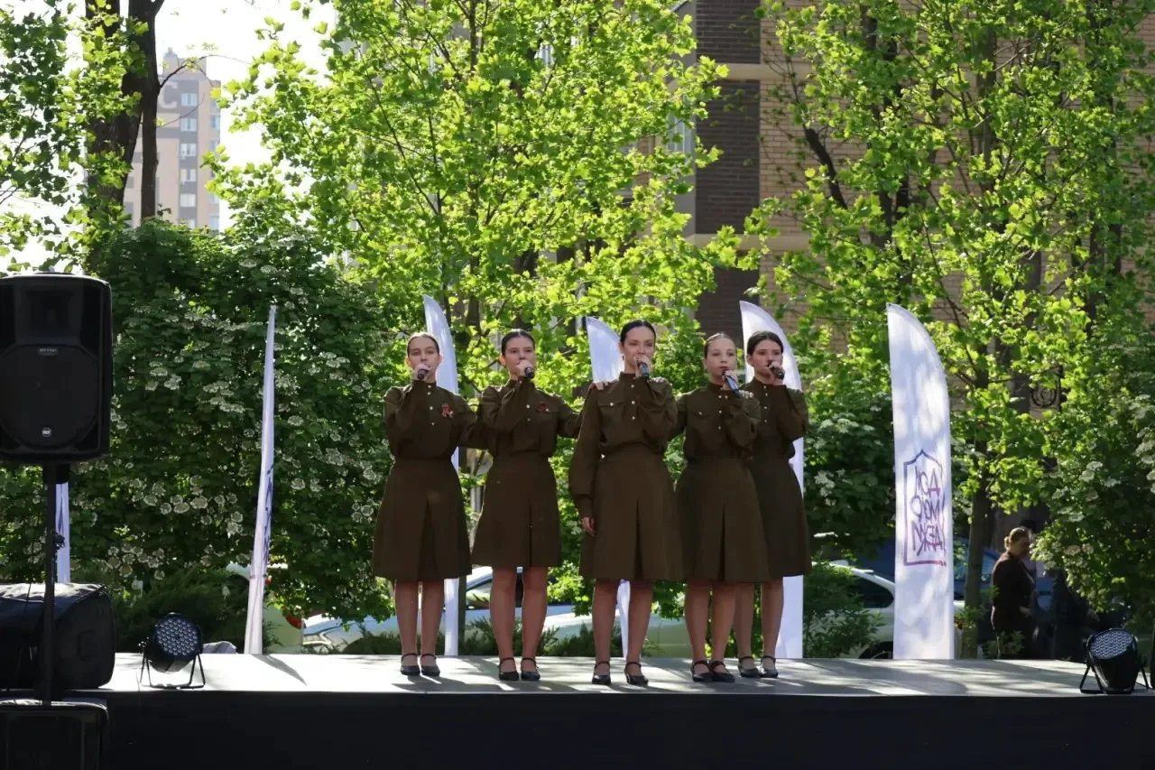 💫Тем временем в сквере «Сердце Губернского» прошел фестиваль «Краснодар – Дом молодежи»   Он объедин