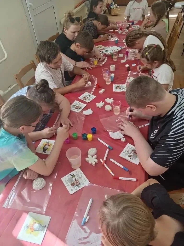 В рамках программы летнего отдыха детей ОХК ДЮТС "Арлекин" и инклюзивная группа погрузились в творче
