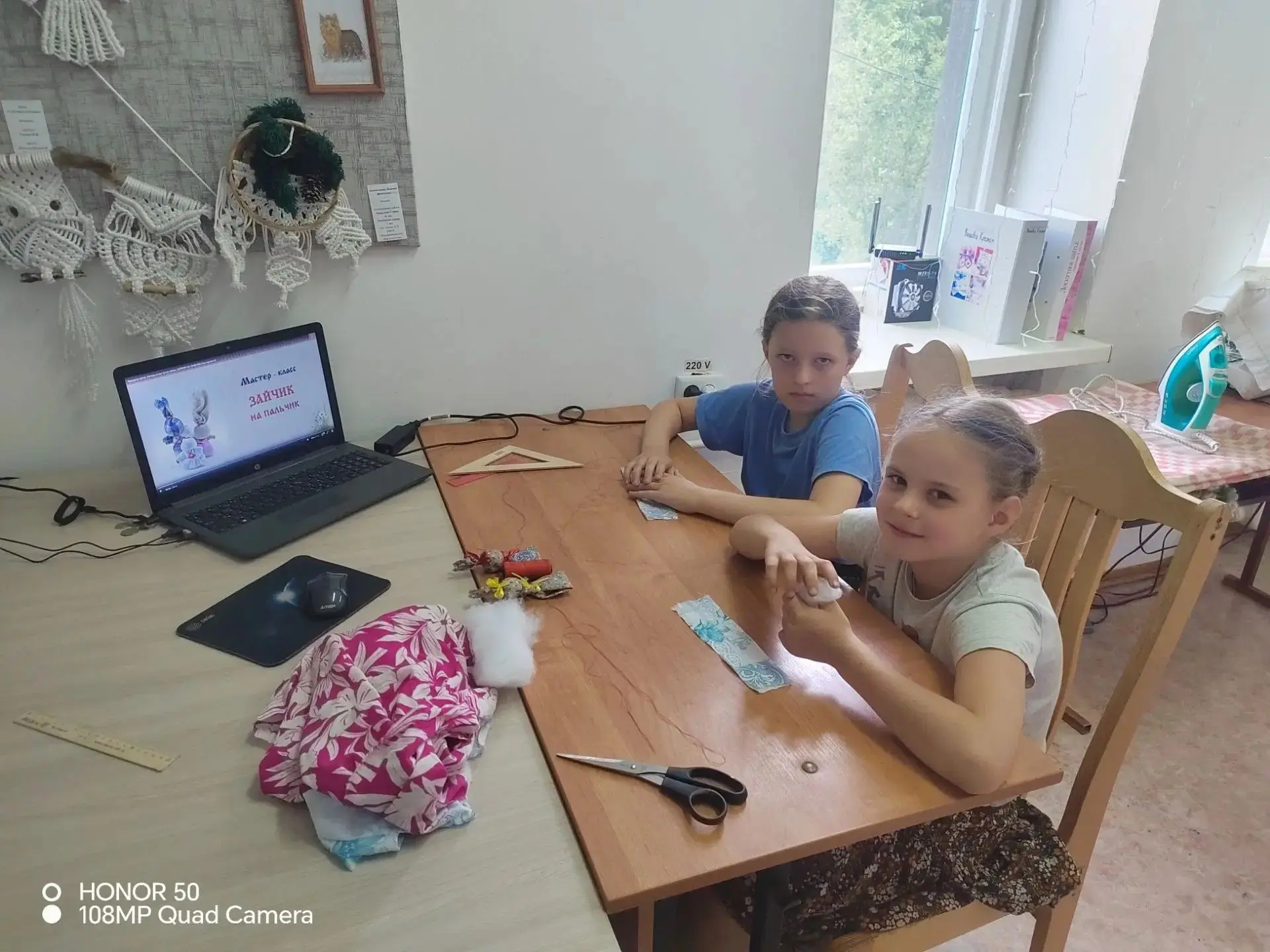 В МБУК «Вислодубравский ДК» прошел мастер-класс по изготовлению русской народной игровой куклы «Зайч