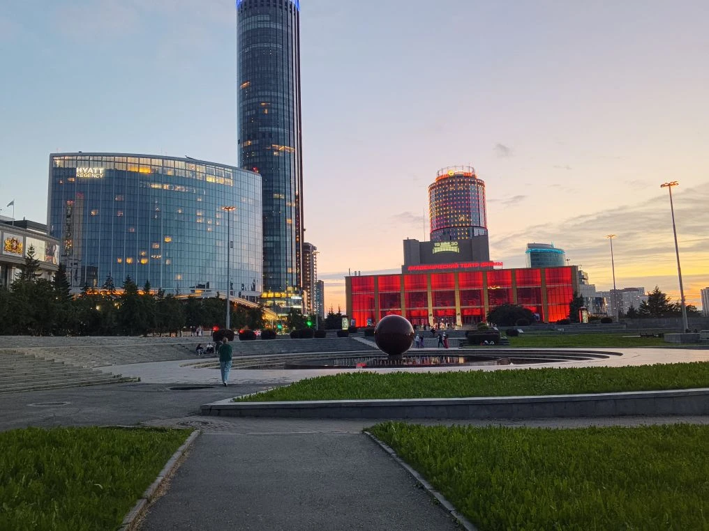Немного Екатеринбурга в ленту! Приезжаю раз в 2-3 недели, а как будто-то всё по другому! 🙄