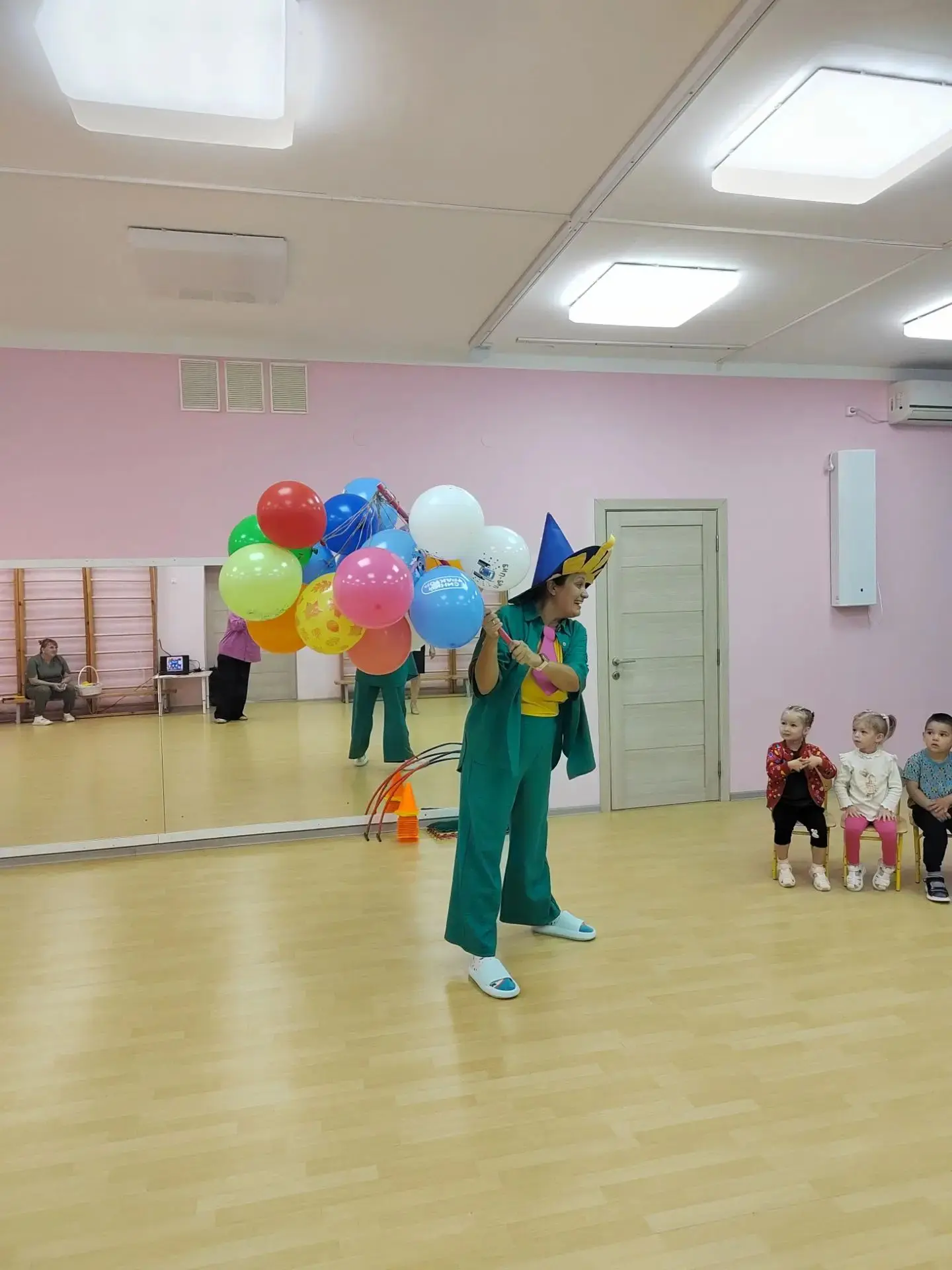 Наши малыши встретили осень не за партами, а в самой настоящей сказке. К нам в гости за...