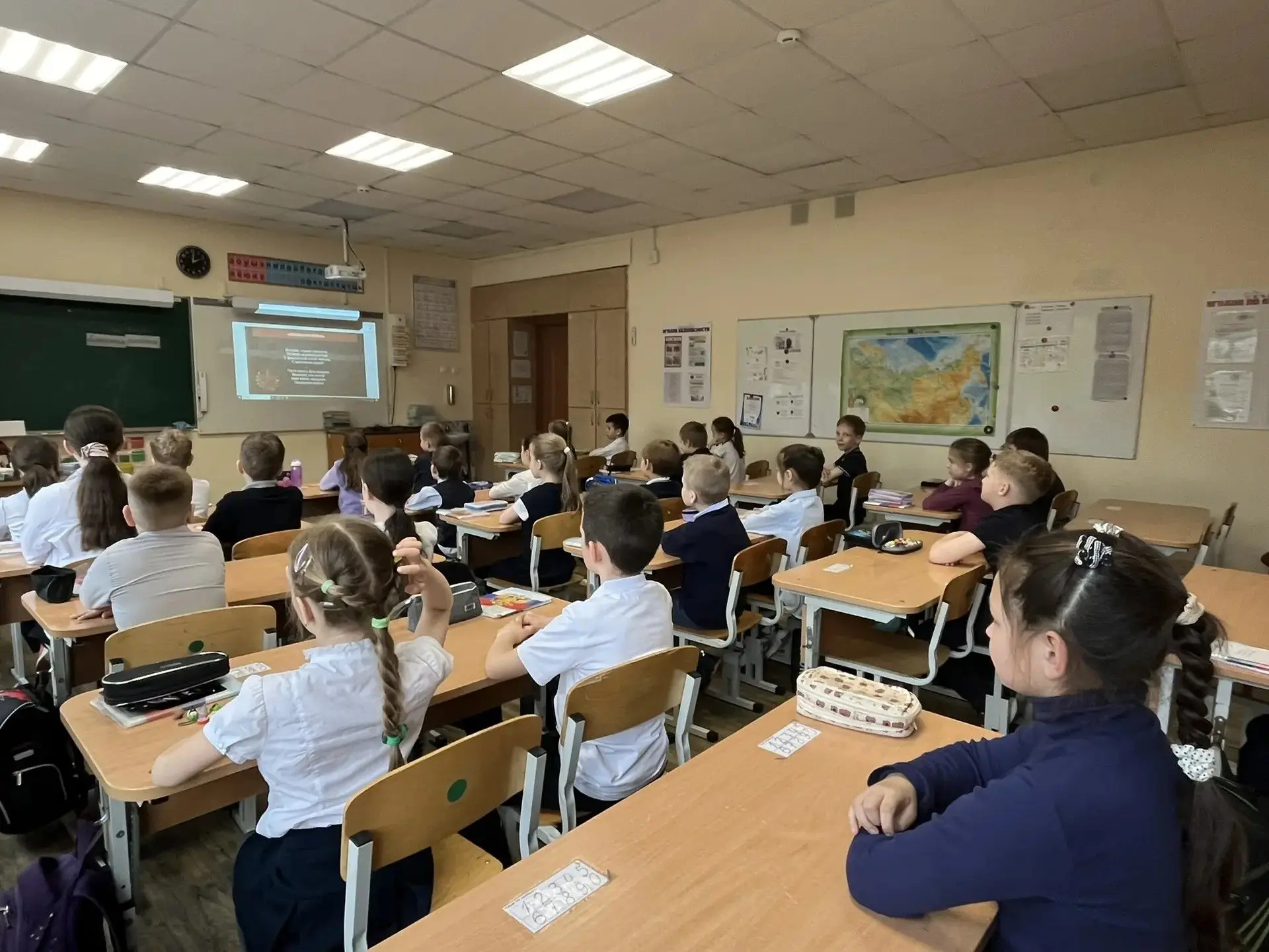 🎖 Разговоры о важном: песни о войне ко Дню Победы 🎖   Новая неделя начинается с наших добрых традици