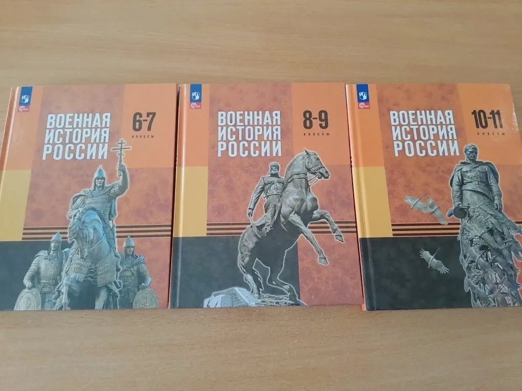 Фонд библиотеки пополнился новыми книгами. Ждем Вас!✨
