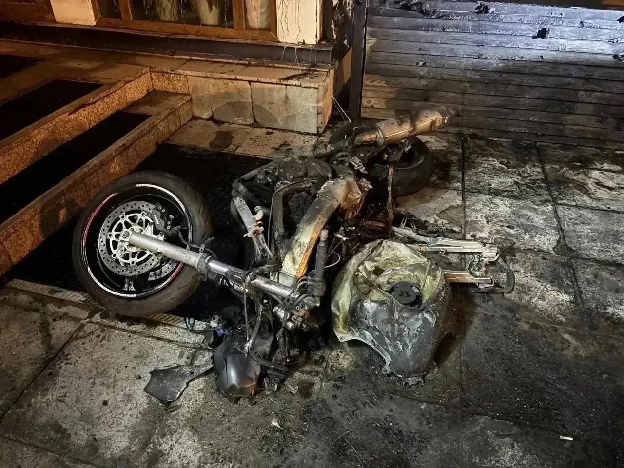ГАИ публикует кадры последствий ночного ДТП с участием легкового автомобиля и мотоцикла...