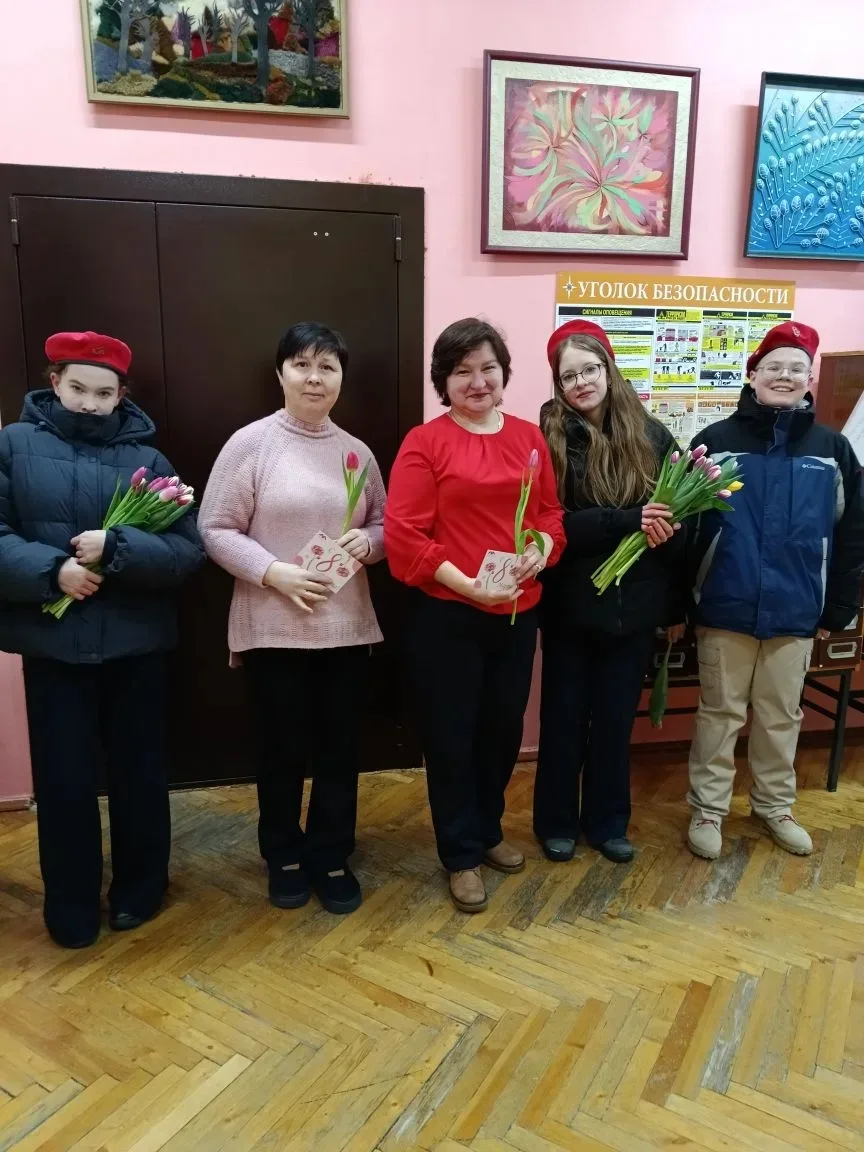 🌸 Сегодня наша команда #Юнармеец24 активно поддержала прекрасную акцию "#ВамЛюбимые", приуроченную к