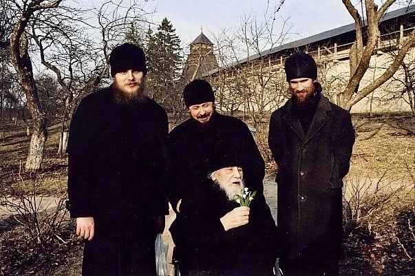 Как узнаем мы с вами, дорогие мои, что мы на пути к Царству Божию?   Твердая вера, живая нелицемерна