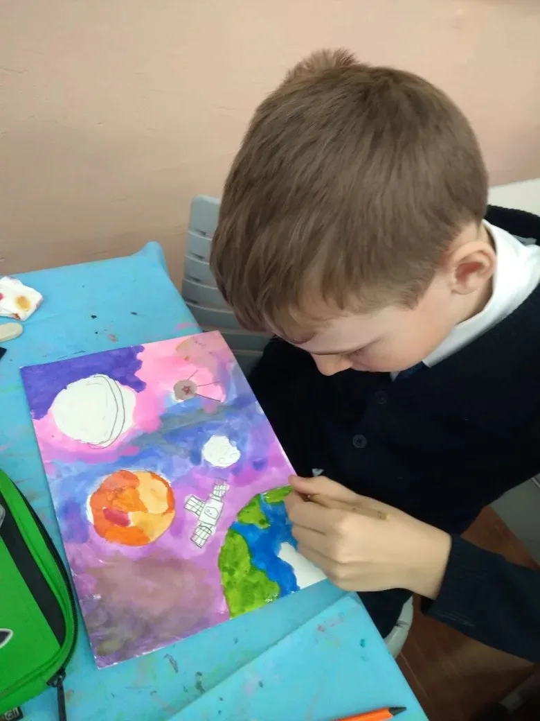 🚀 Космическое творчество ко Дню космонавтики!  В нашей школе царила настоящая космическая атмосфера 