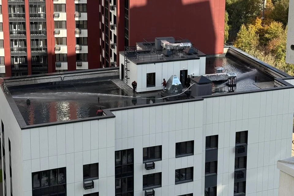 🏠 На Веерной проверяют новую кровлю на протечки