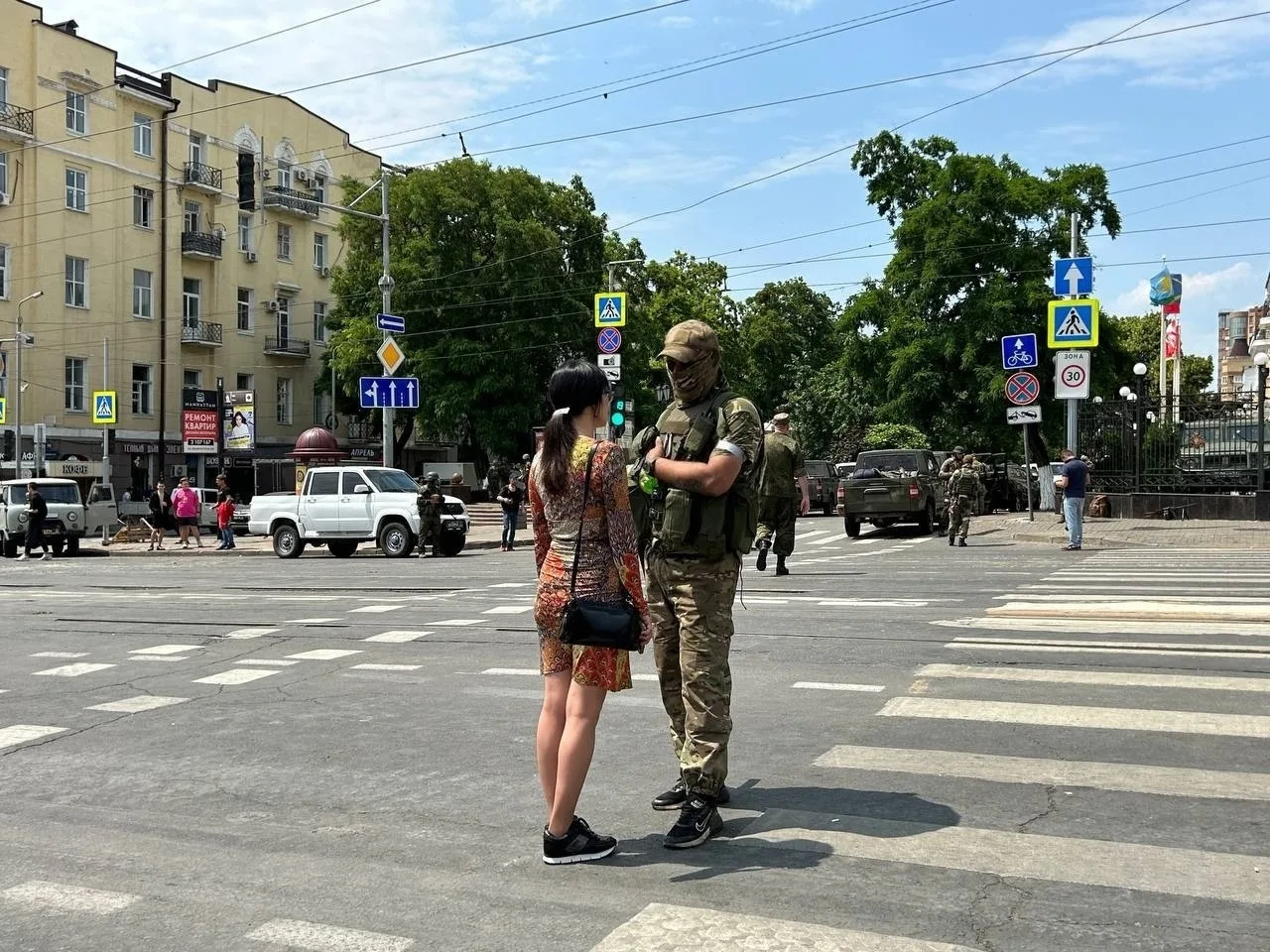 "Почему нас поддерживает страна? Потому что мы шли с "маршем справедливости".
 
По нам нанесли удары