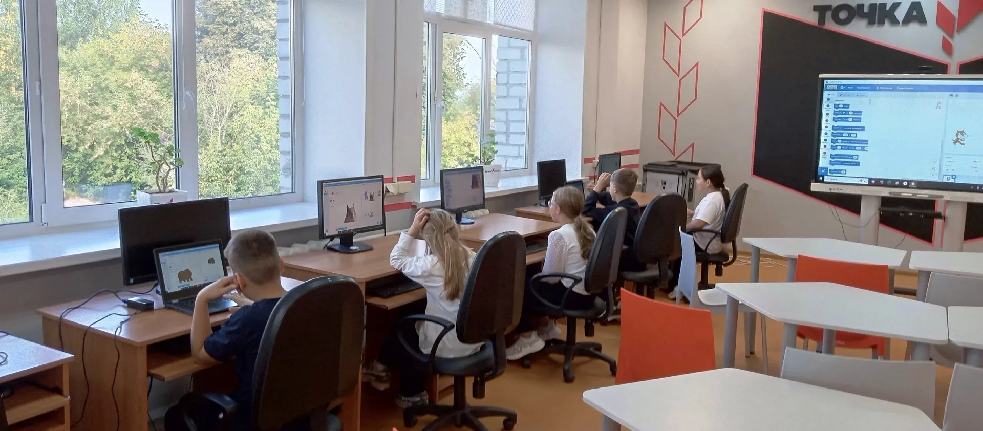#ТочкаРоста📌На кружка по программированию (рук. Н.В.Кухтенкова) учащиеся 4 «А» класса ...