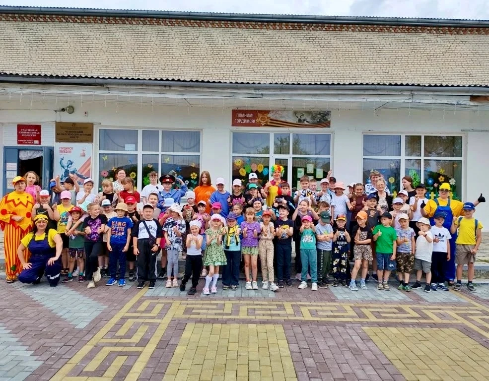 ☀ Открыли двери в лето: в Каргапольском округе стартовала летняя оздоровительная кампания

8 июня в 