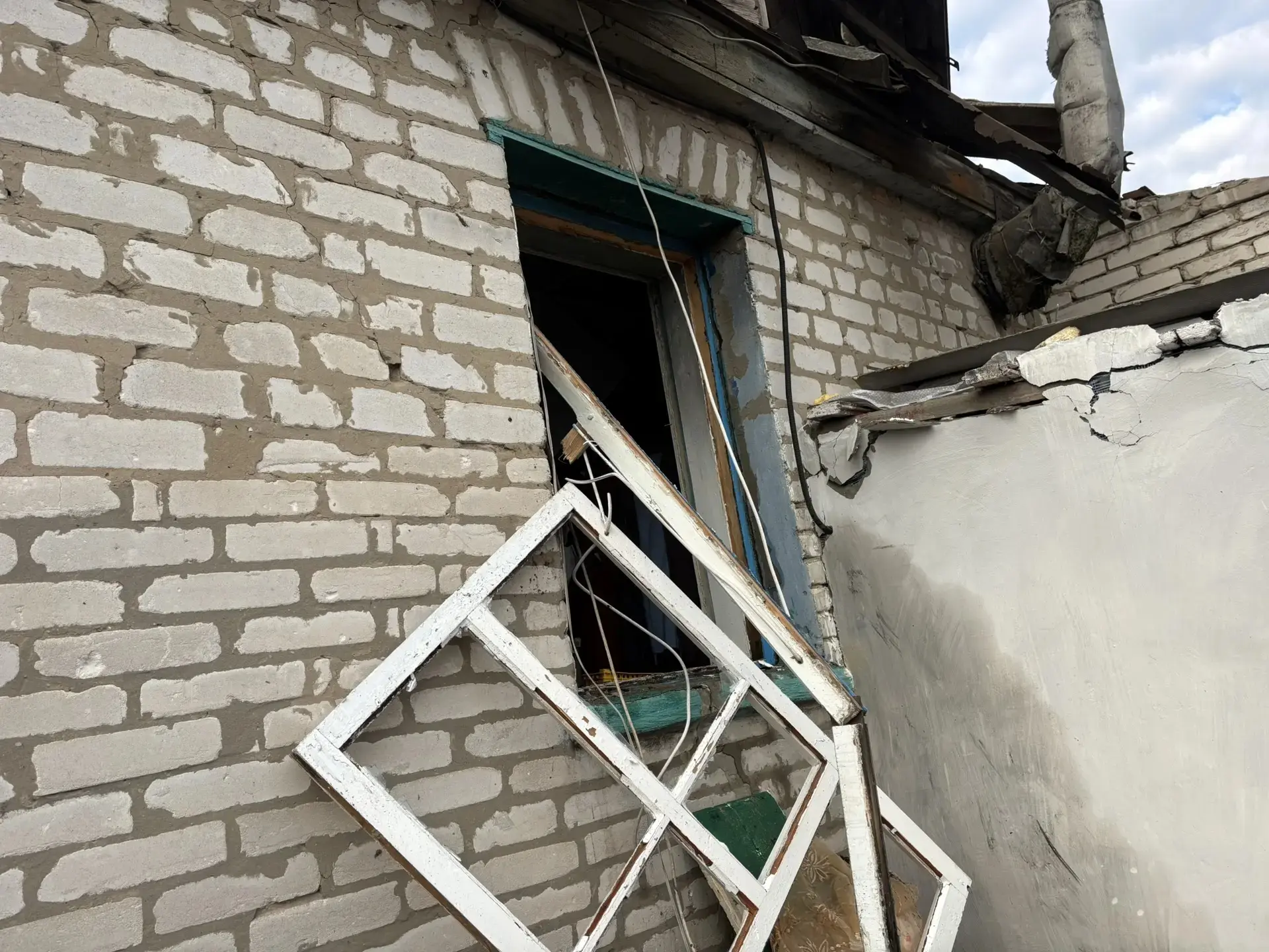 Сегодня ночью ВСУ атаковали Станично-Луганский муниципальный округ. БПЛА самолетного типа ударили по